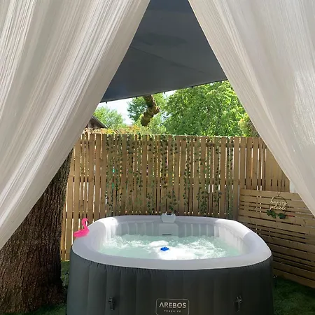 Maison Du Bonheur, *