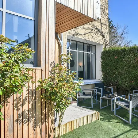 Maison Du Bonheur, *