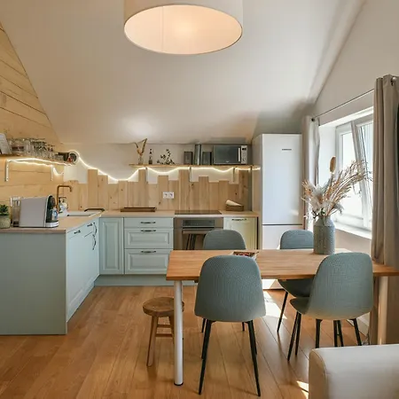 Maison Du Bonheur, * Le Pin