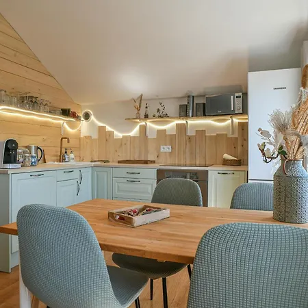 Maison Du Bonheur, * Le Pin