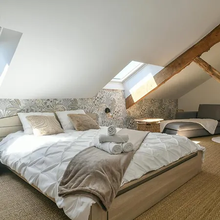 Maison Du Bonheur, Le Pin