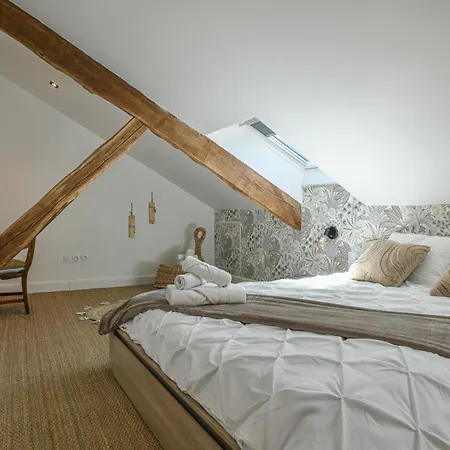 Maison Du Bonheur, Le Pin
