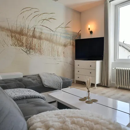 Maison Du Bonheur, *