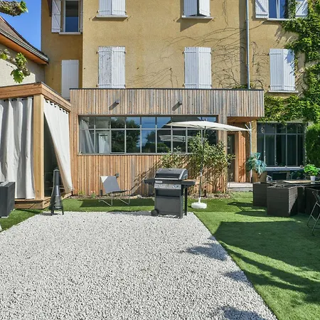 Maison Du Bonheur, *