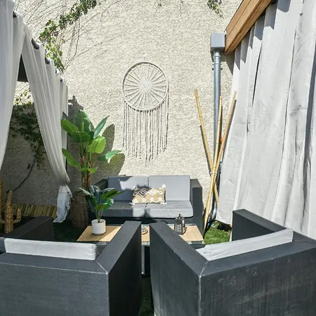 Maison Du Bonheur, Le Pin